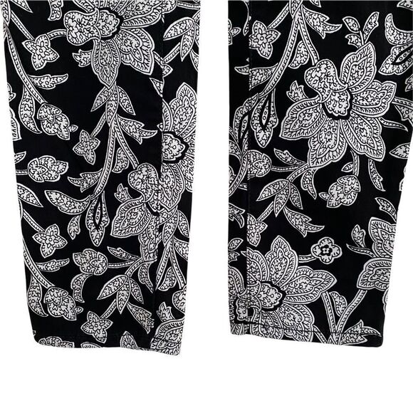 Chicos Jeggings  Black + White Boho Floral Pattern Size 0 Petite - Picture 2 of 7